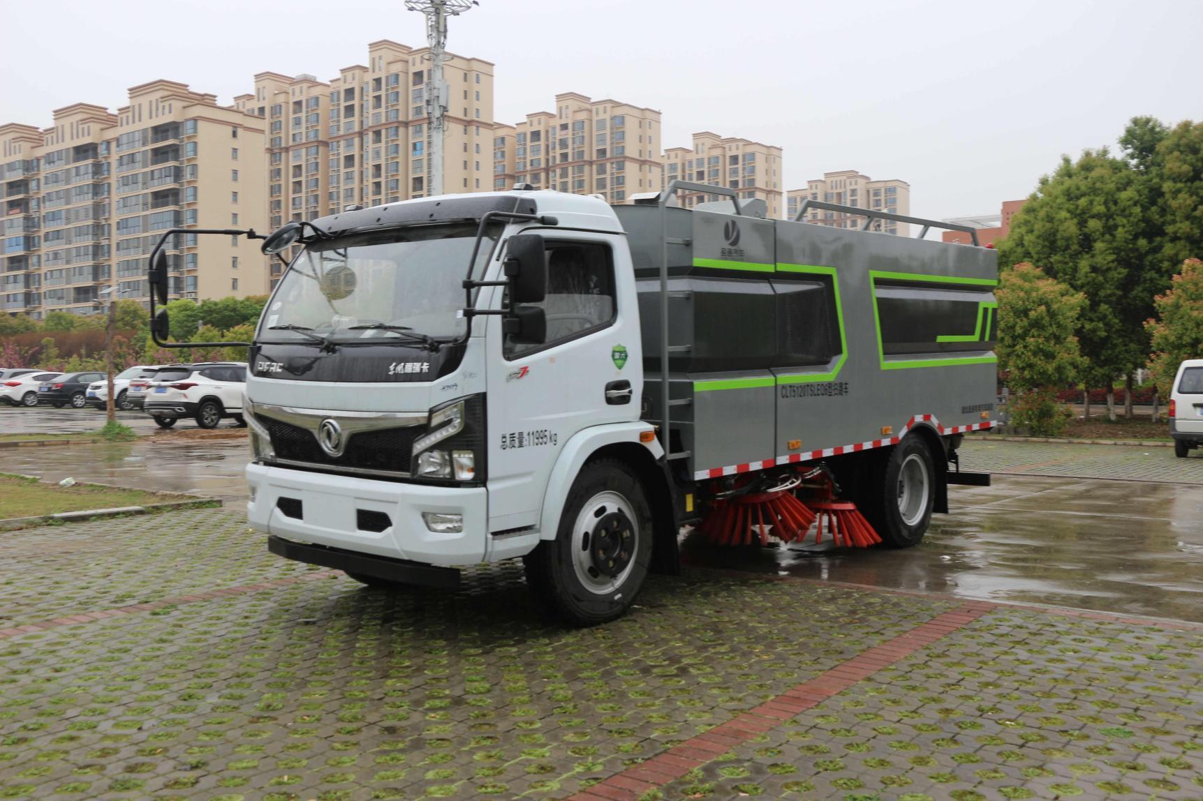 東風福瑞卡云內(nèi)170馬力長泰8檔3800軸距掃路車