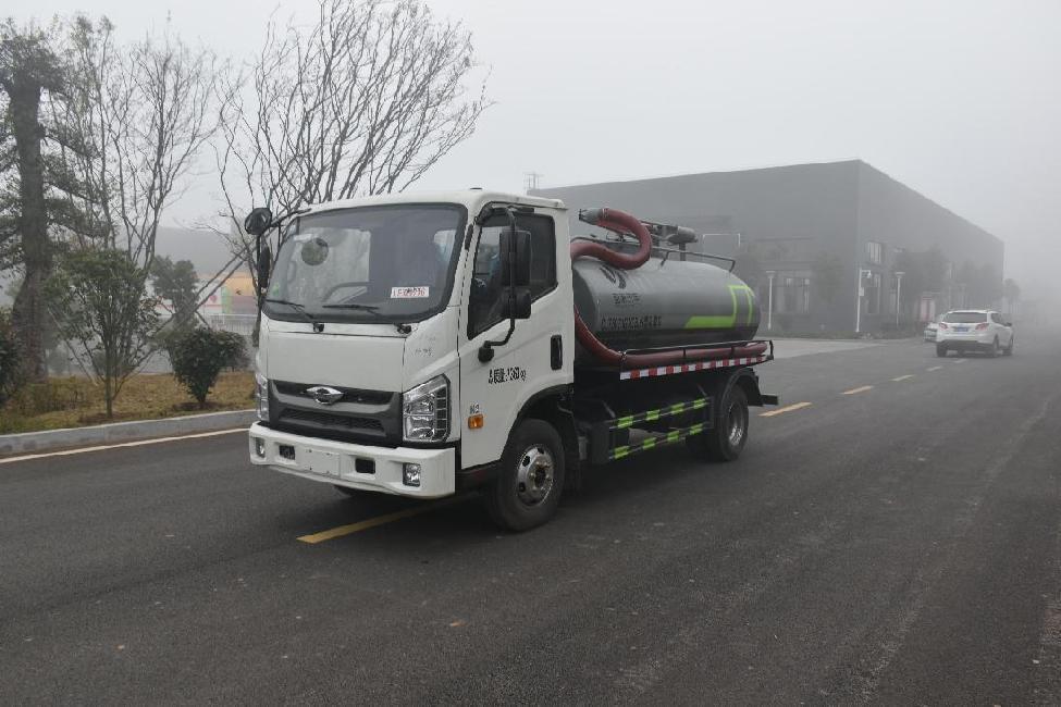 湖北盈通福田H2全柴130馬力吸糞車，盈通吸糞車廠家 報價