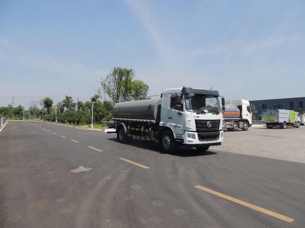 東風(fēng)華神灑水車，華神15噸灑水車四缸更省油